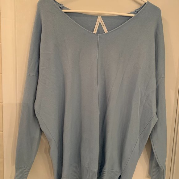 Oversized Light blue sweater. Never worn! - Picture 2 of 2